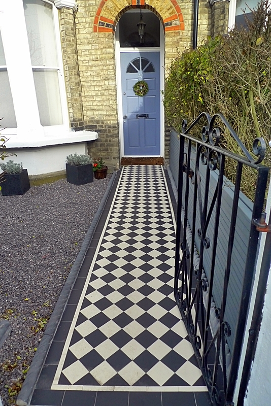 classic-100-victorian-black-and-white-tile-path-front-garden-london-balham.jpg