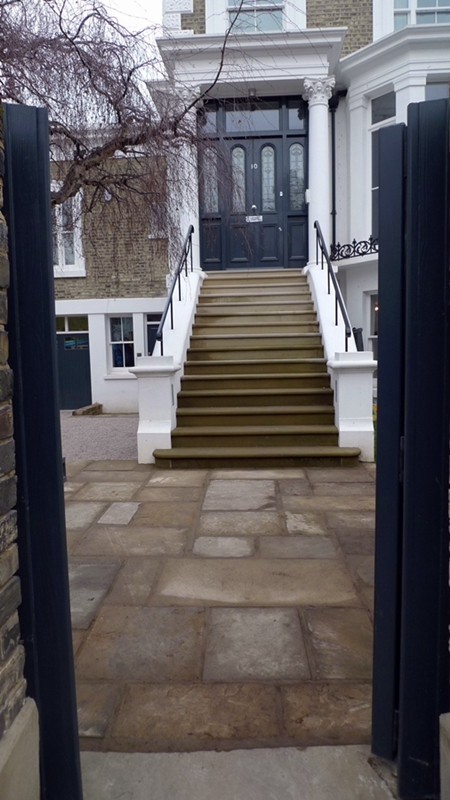 yorkstone-entrance-steps-bull-nose-with-antique-reclaimed-yorkstone-york-stone-paving-london-anewgarden.JPG
