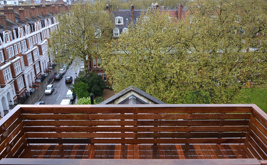 ipe-brazilian-hardwood-deck-installed-in-chelsea-in-london-roof-terrace.JPG