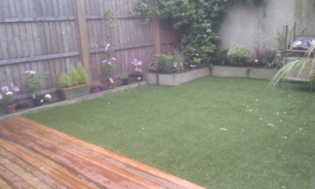 balau-hardwood-decking-london-with-easy-artifical-grass-lawn-turf-supplied-and-installed.jpg