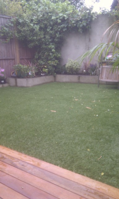 easy-lawn-grass-turf-london-with-raised-beds-and-mixed-planting.jpg