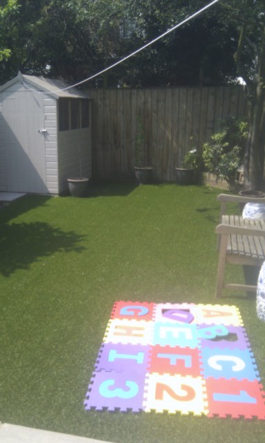 fake-grass-easy-lawn-turf-london-small-garden.jpg