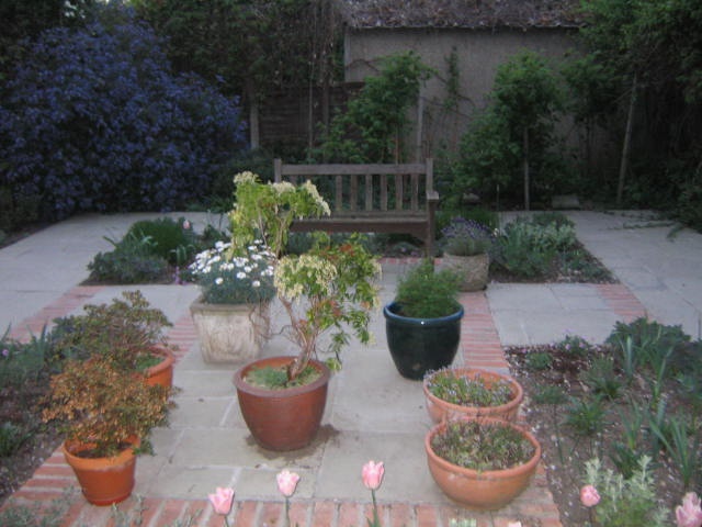 London Garden Paving patio tile design ideas (95)