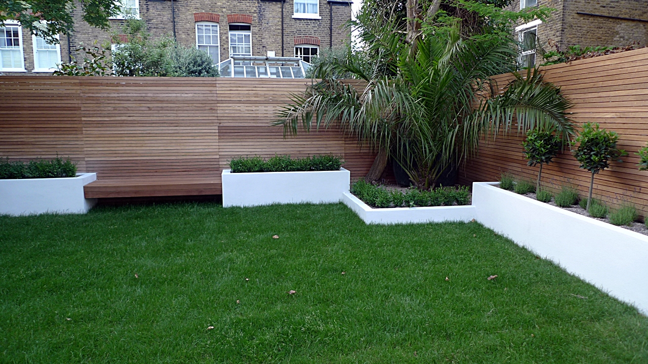 clapham landscaping hardwood cedar screen raised plastered beds hardwood bench,sawn sandstone paving london (10)