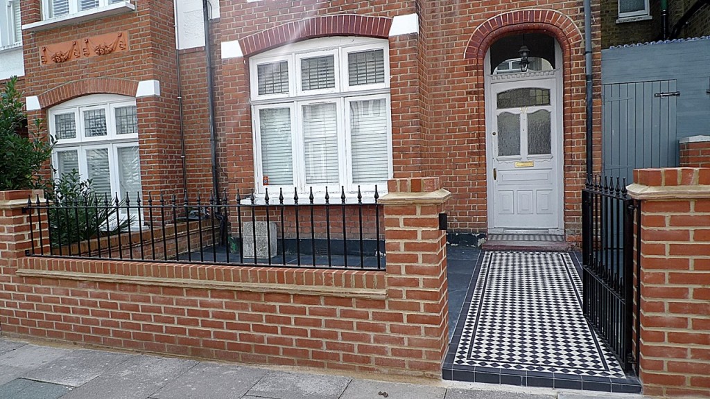 Red Imperial London Brick Wall Blue Black Slate Paving Black and White