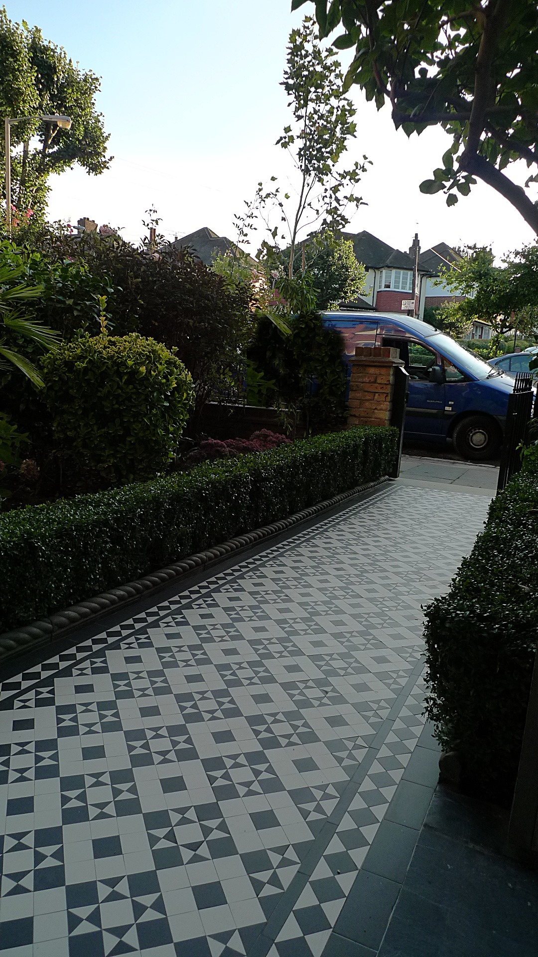 victorian black and white mosaic tile path battersea York stone rope edge buxus london front garden (2)