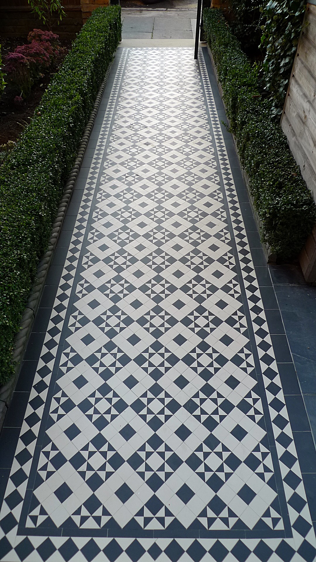 victorian black and white mosaic tile path battersea York stone rope edge buxus london front garden (8)