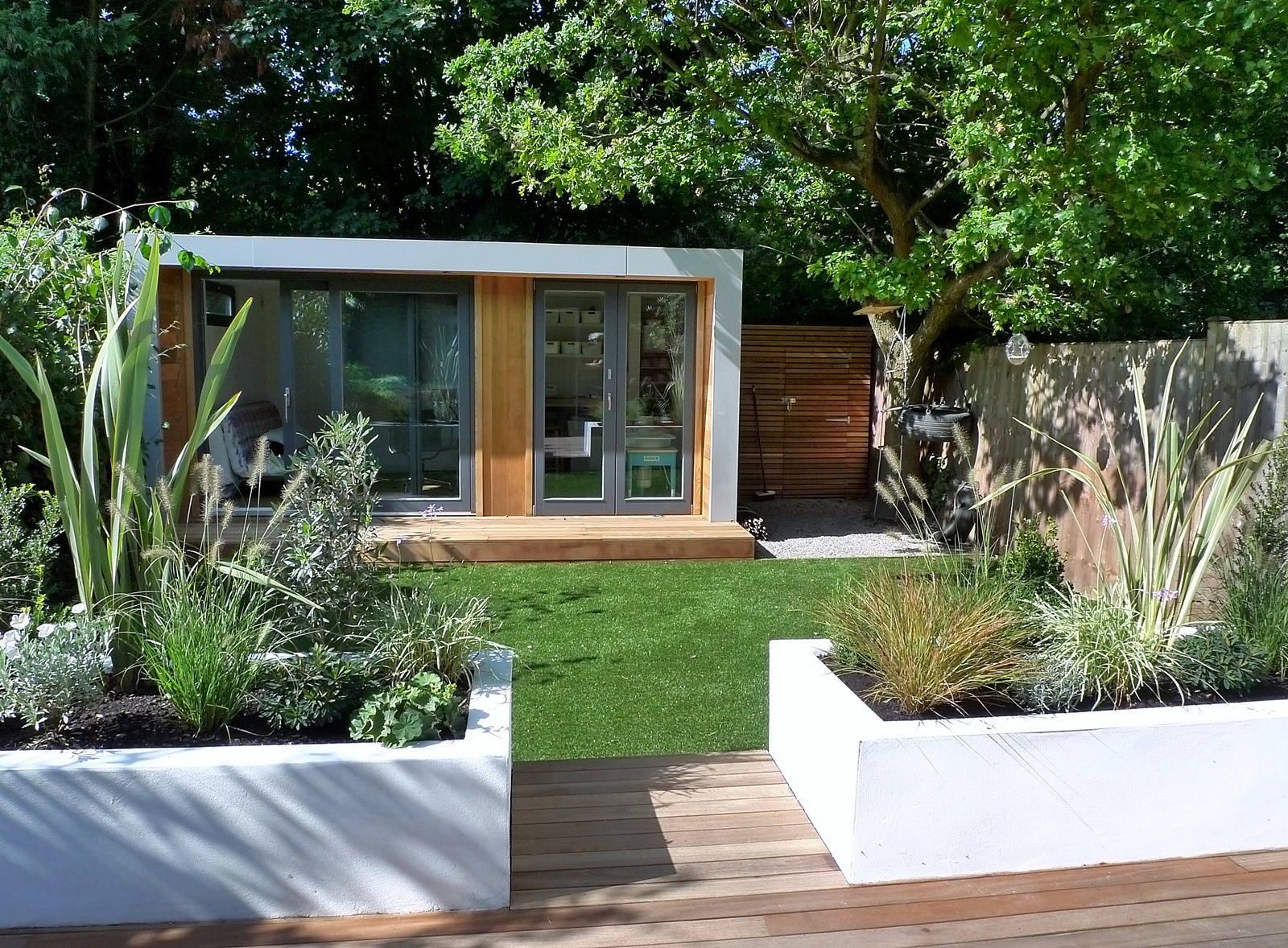 clapham and balham modern garden design decking planting artificial lawn grass hardwood privacy screen indoor outdoor space (10)