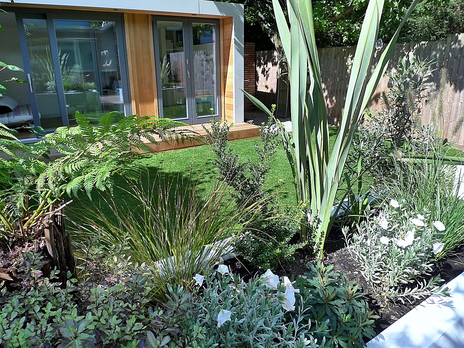 clapham and balham modern garden design decking planting artificial lawn grass hardwood privacy screen indoor outdoor space (12)
