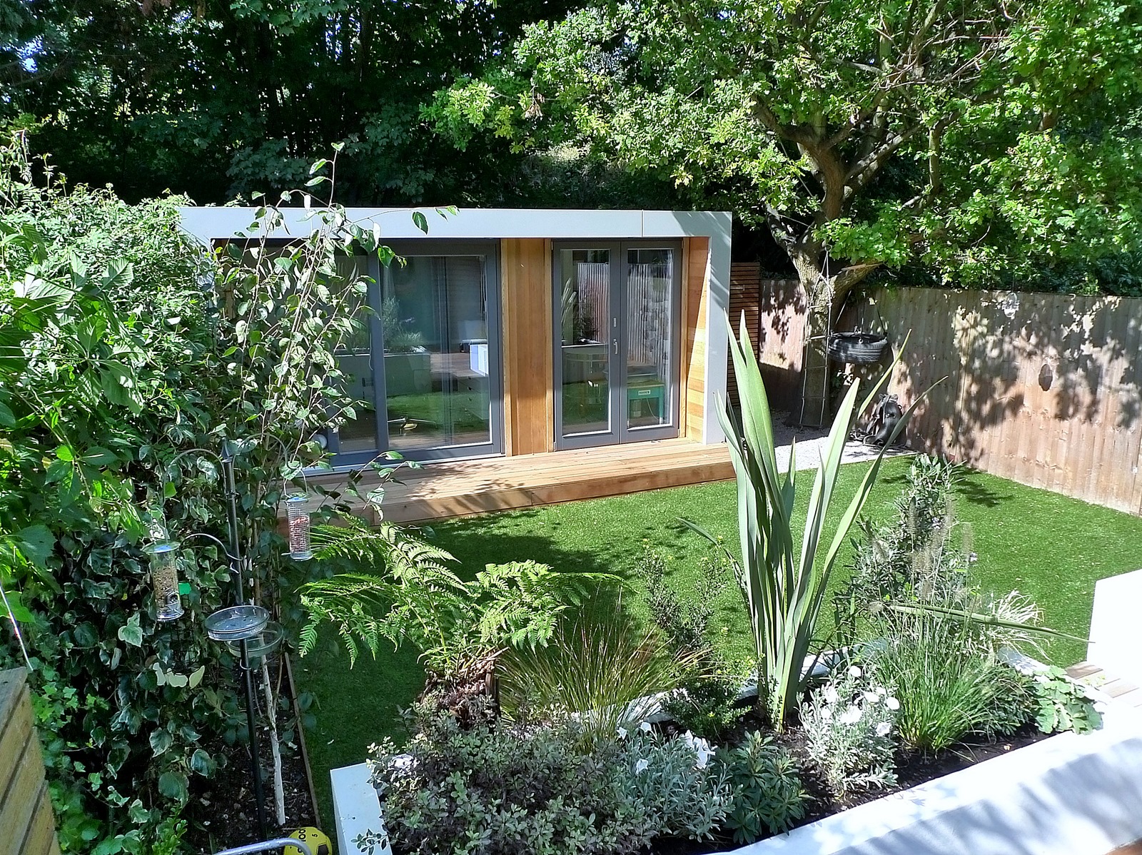 clapham and balham modern garden design decking planting artificial lawn grass hardwood privacy screen indoor outdoor space (4)