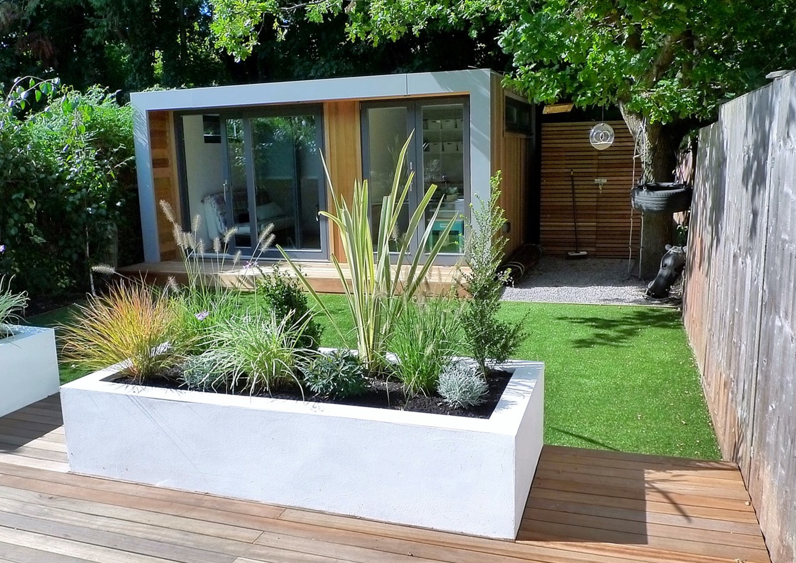 clapham and balham modern garden design decking planting artificial lawn grass hardwood privacy screen indoor outdoor space (6)