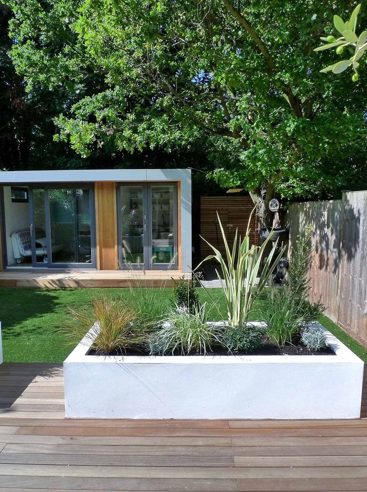 clapham and balham modern garden design decking planting artificial lawn grass hardwood privacy screen indoor outdoor space (8)