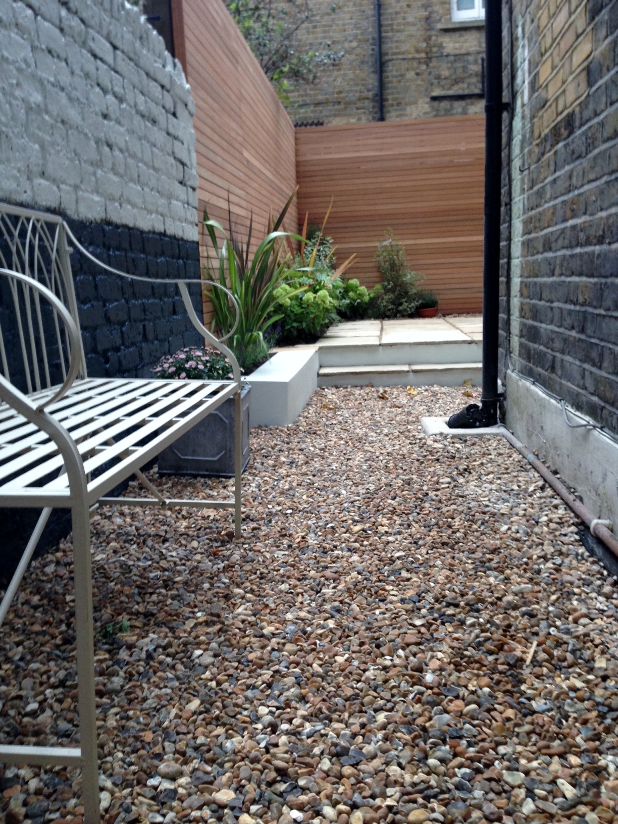 clapham garden design sandstone paving hardwood privacy screen shingle trellis fence modern low maintenance ideas (6)