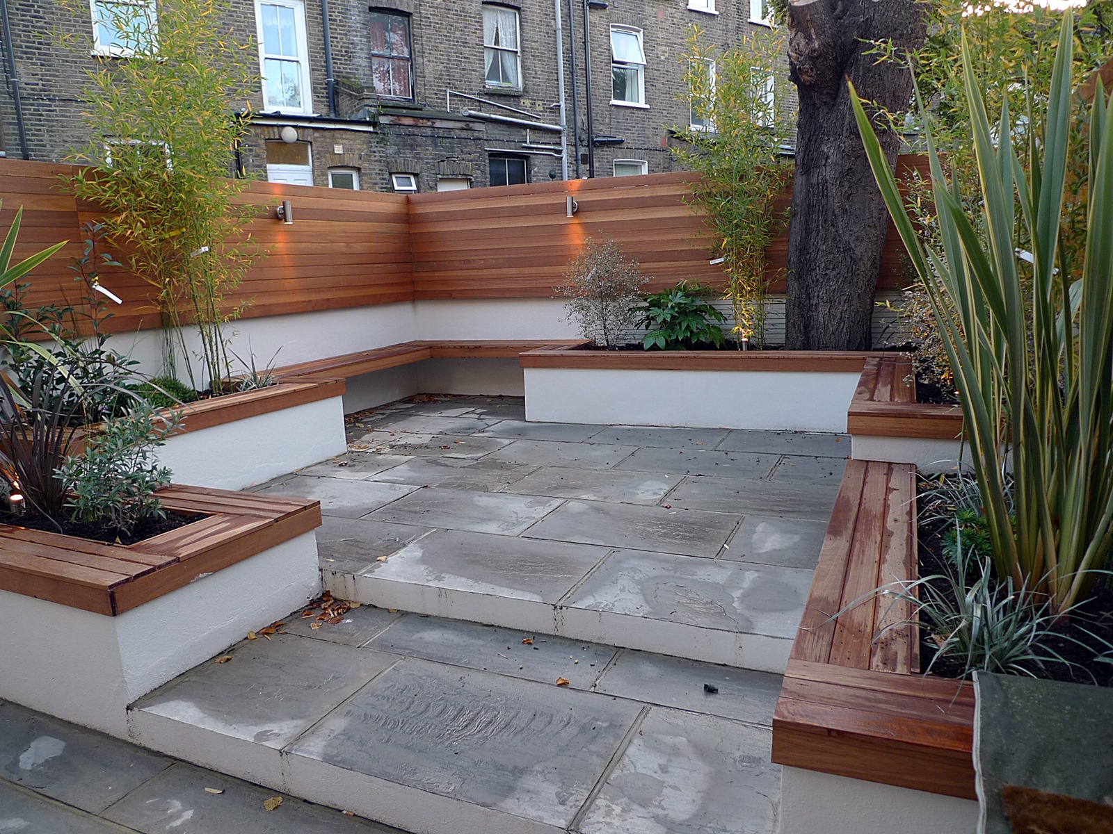 modern london courtyard low maintenance urban outdoor indoor living garden space paving screens planting bench raised beds (6)