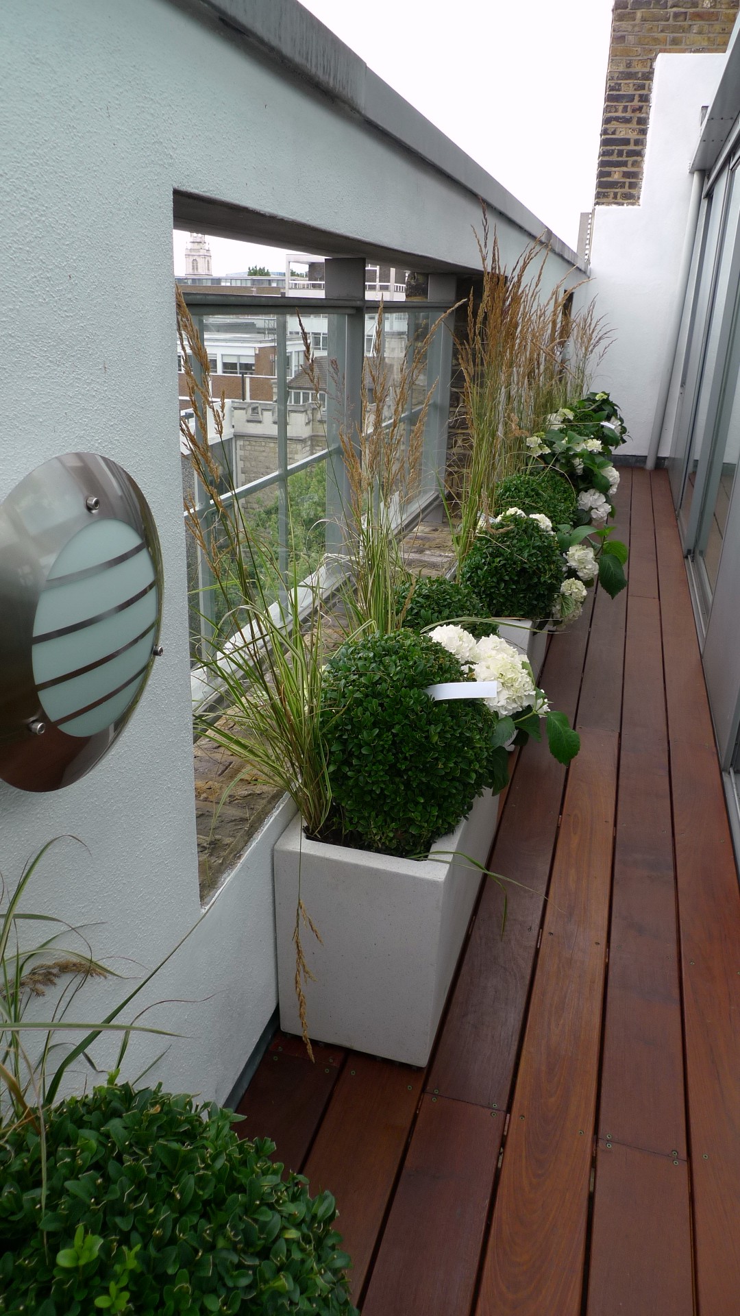 Ipe brazillian hardwood deck decking installation builders garden designers islington central london roof garden (16)