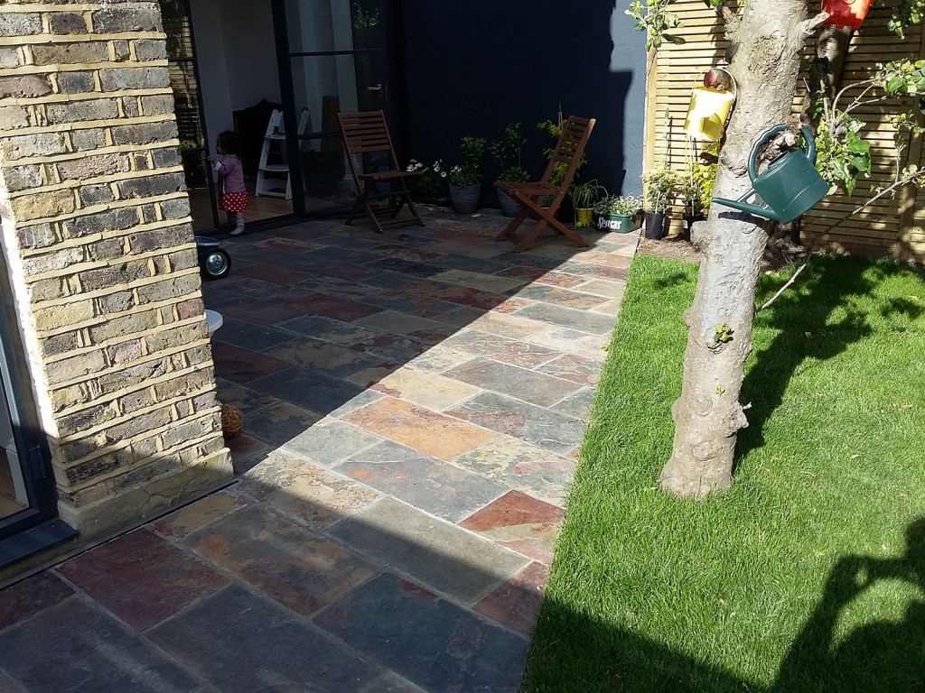 Slatted panel horizontal screen trellis fence modern simple garden