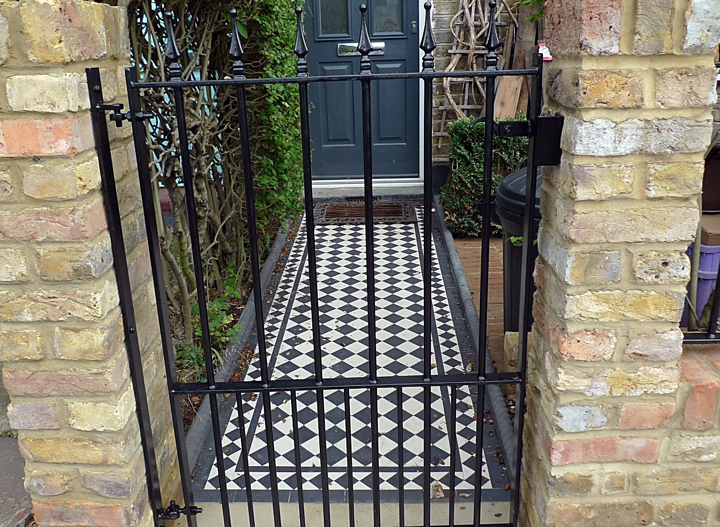 ornamental stone pebbles victorian mosaic black and white metal rail metal gate Balham Clapham Battersea Dulwich Dulwich London