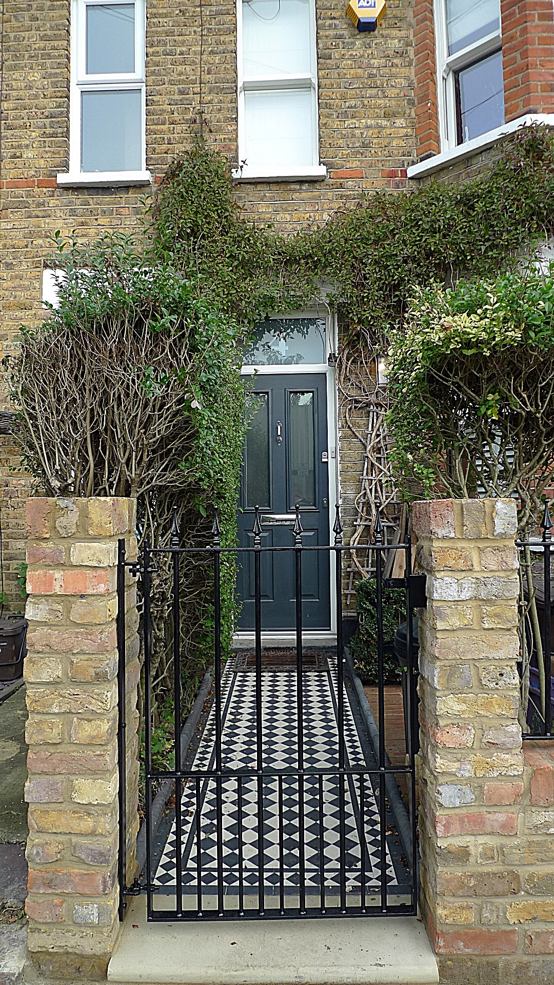 ornamental stone victorian mosaic black and white metal rail metal gate Balham Clapham Battersea Dulwich London (11)