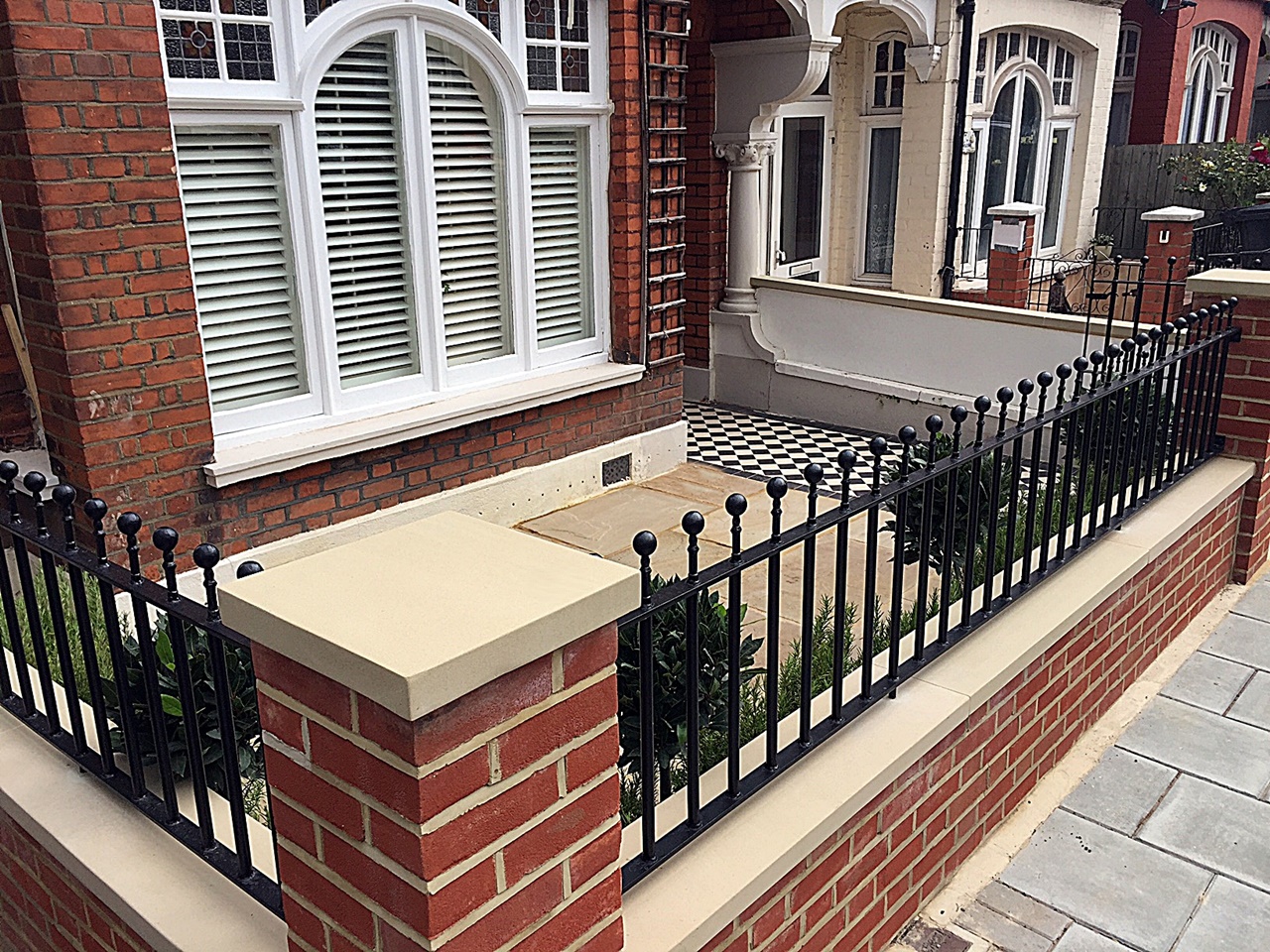 Red brick garden front wall privacy screen low maintenance London Streatham Brixton Fulham