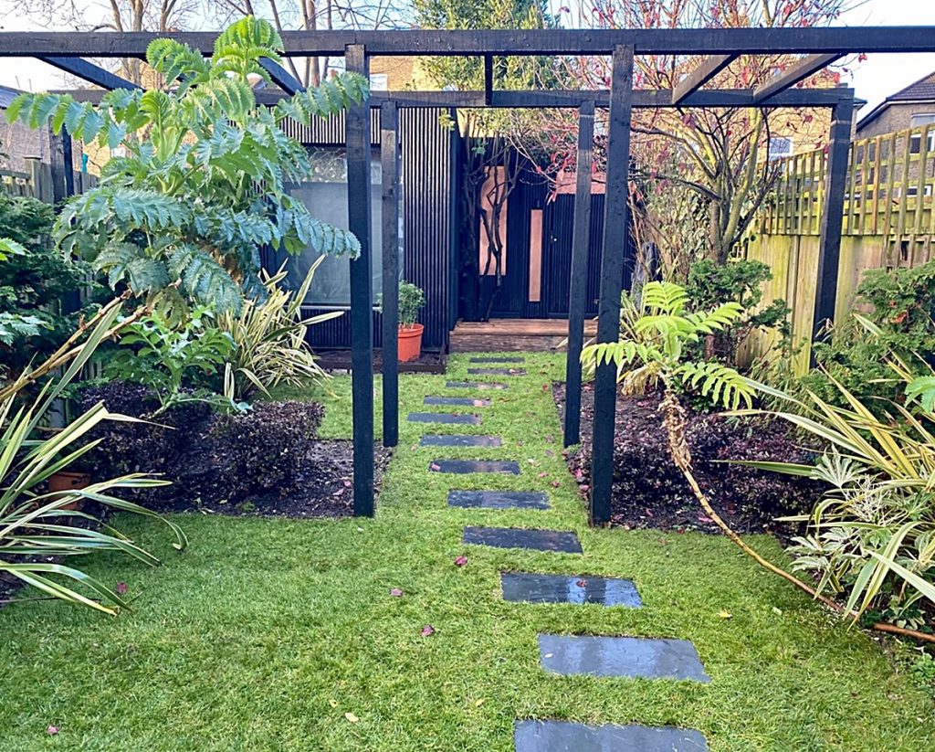 Large Green Natural Garden Modern Design Company London London Garden